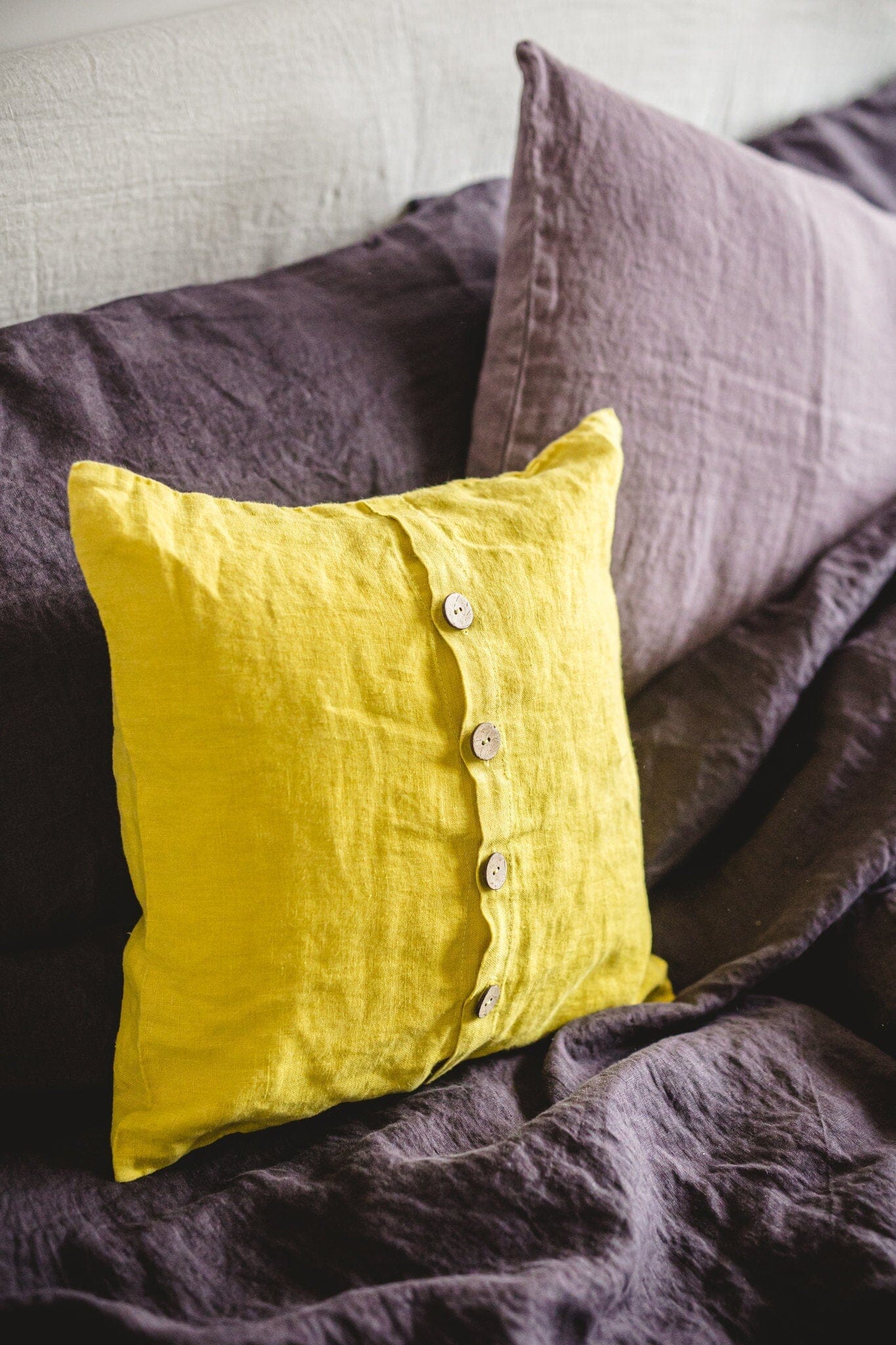 Decorative Linen Shams Cushion Cover with Coconut Buttons Old Linen Mill Small Grey Checks 40 cm/15.7 in x 15.7 in