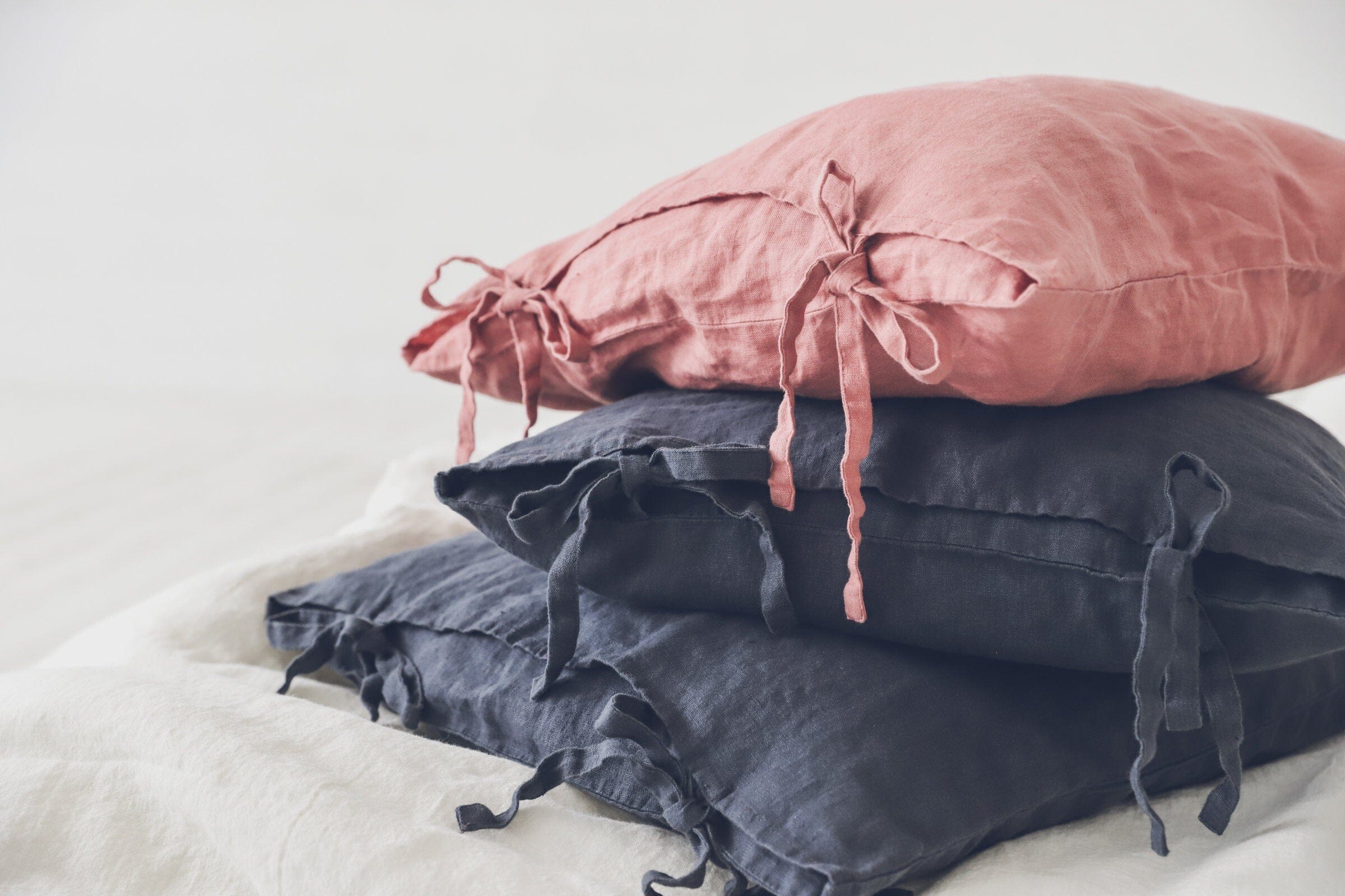 Set of 2 Linen Pillowcases with Ties Old Linen Mill