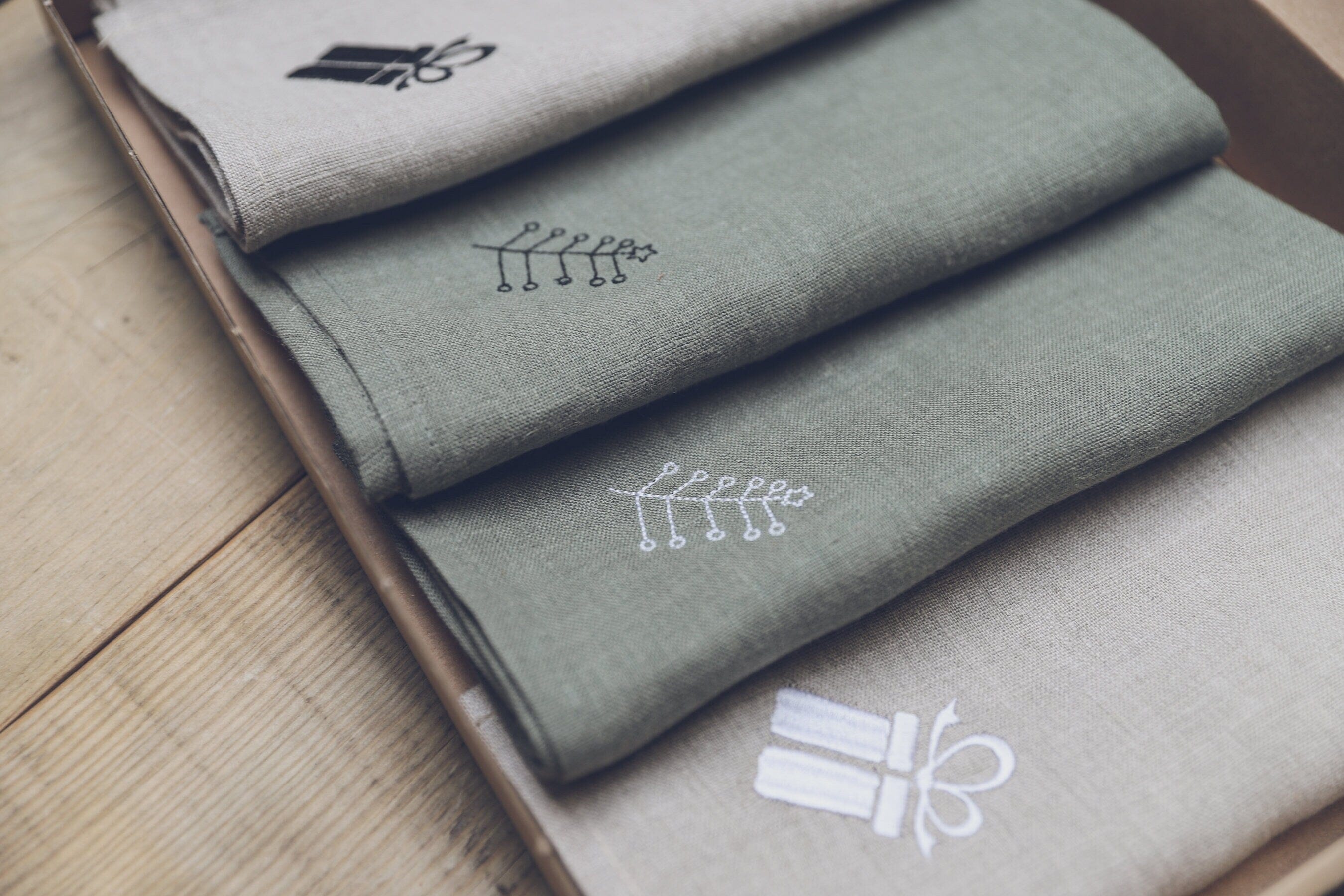 Sets of Handmade Gift Linen Table Napkins with Gift Box Old Linen Mill