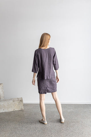 Classic linen blouse in a dark aubergine color.