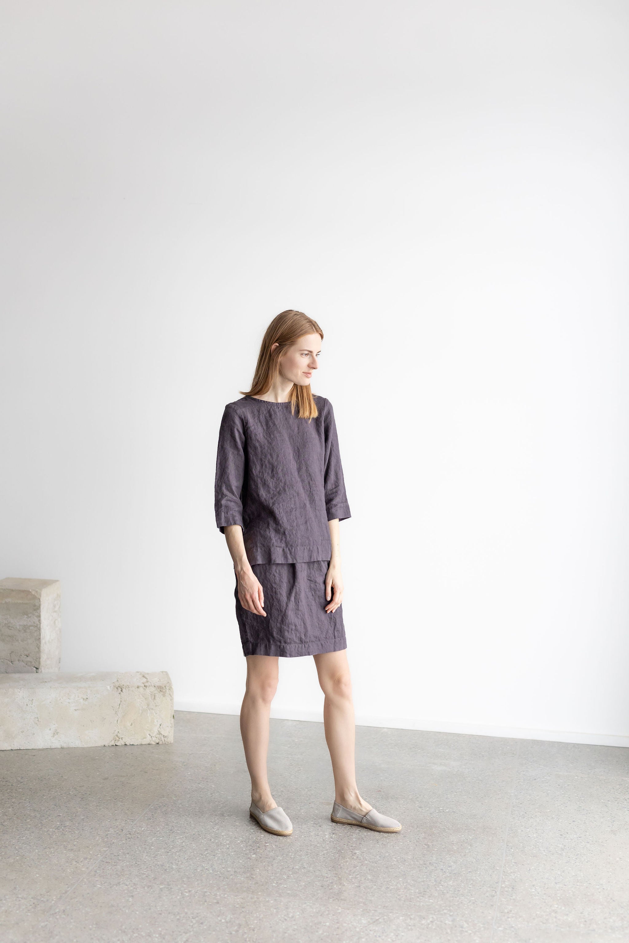 Classic linen blouse in a dark aubergine color.