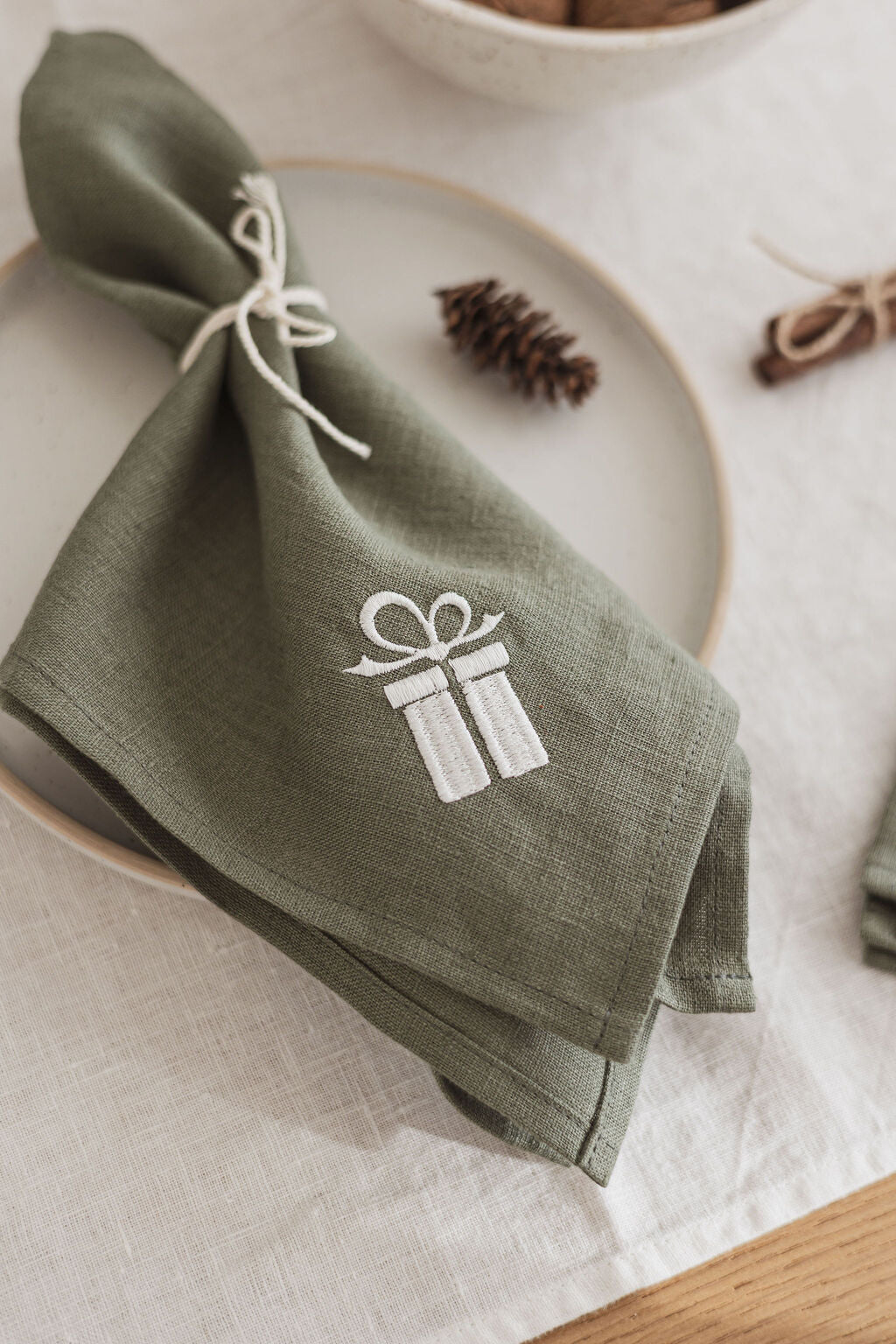 Sage Green Christmas Linen Napkin Set – Embroidered Gift Design Old Linen Mill
