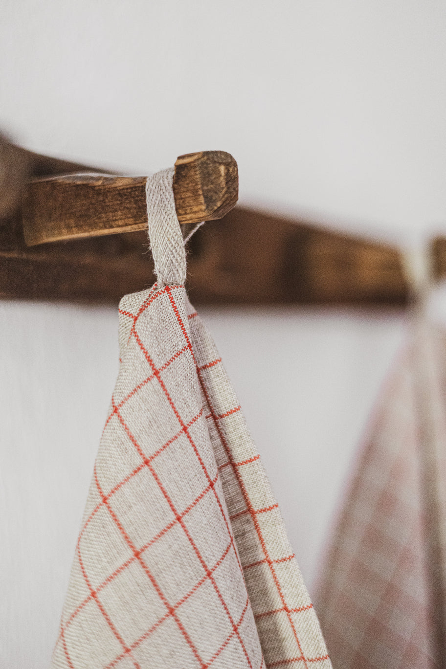 Set of 2 In Natural Red Checks Tea Towels Old Linen Mill