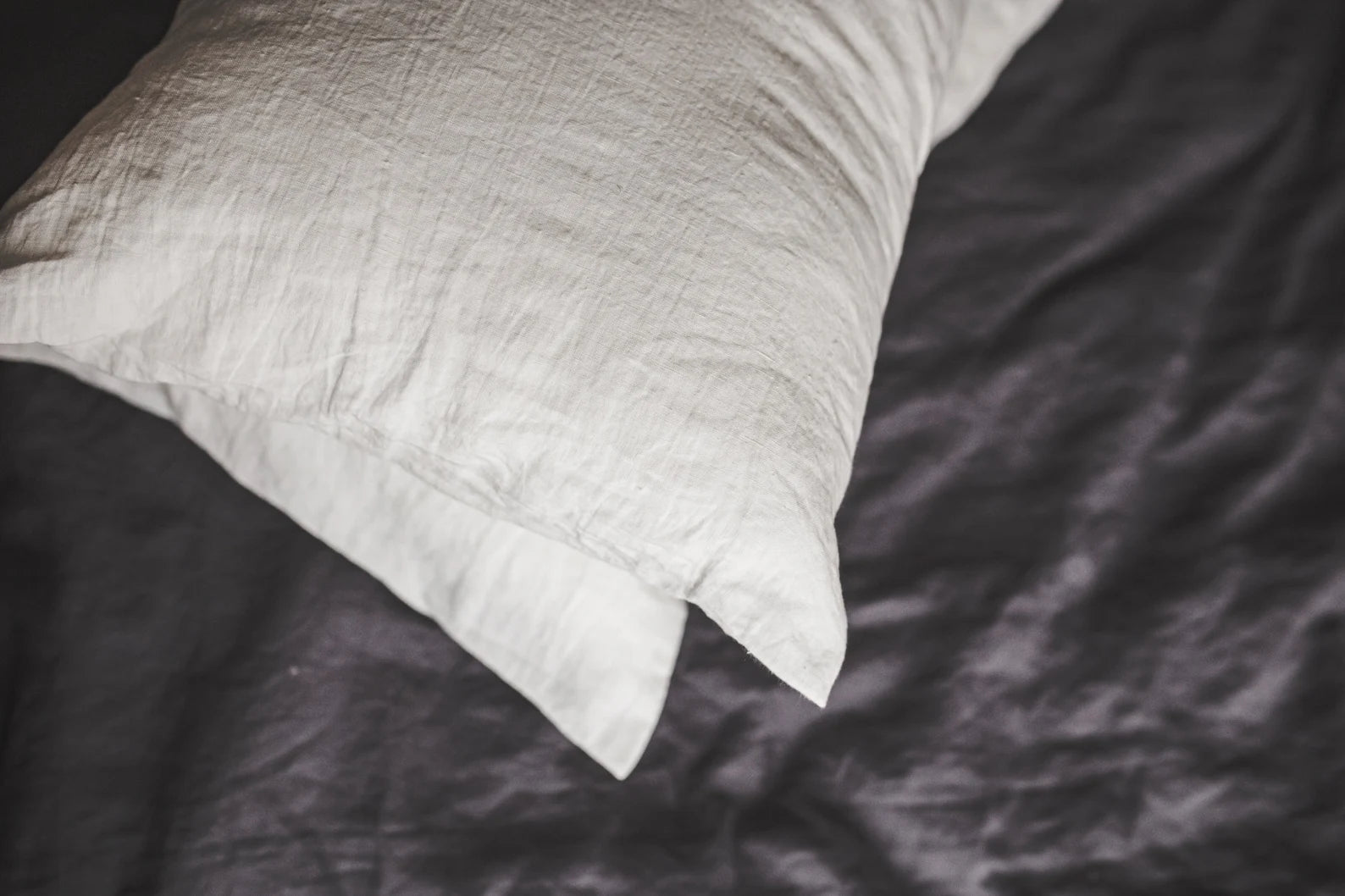 Set of 2 Linen Pillowcases in Ivory Old Linen Mill