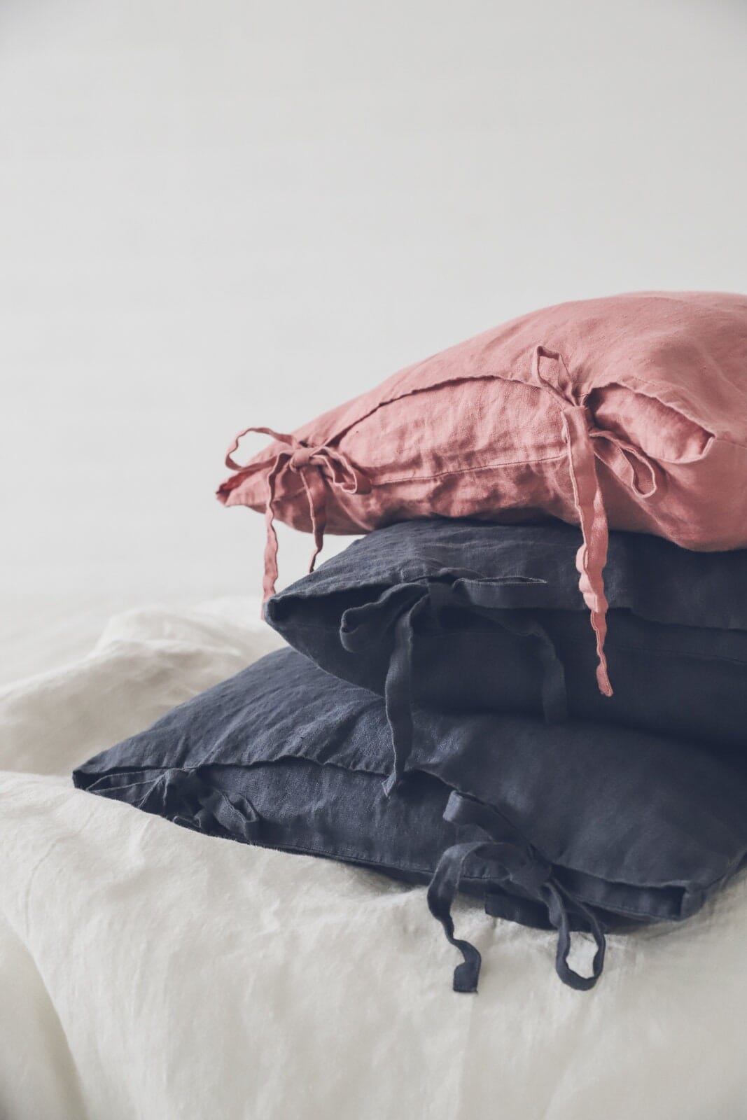 Set of 2 Linen Pillowcases with Ties Old Linen Mill 