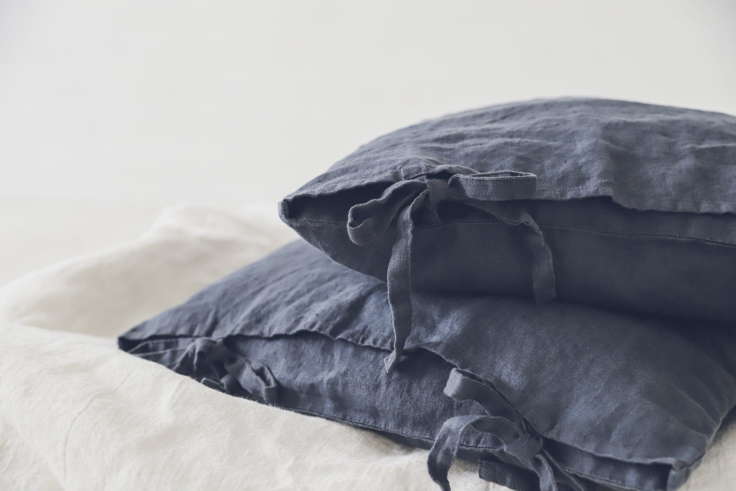 Set of 2 Linen Pillowcases with Ties Old Linen Mill Ivory 51 x 66 cm; 20" x 26" 