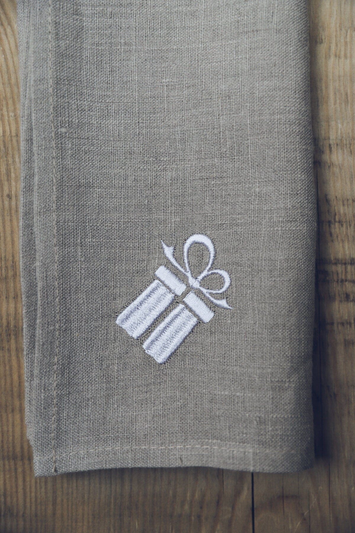 Sets of Handmade Gift Linen Table Napkins with Gift Box Old Linen Mill 45 x 45 cm; 17.7" x 17.7" 4napk+white gift box 