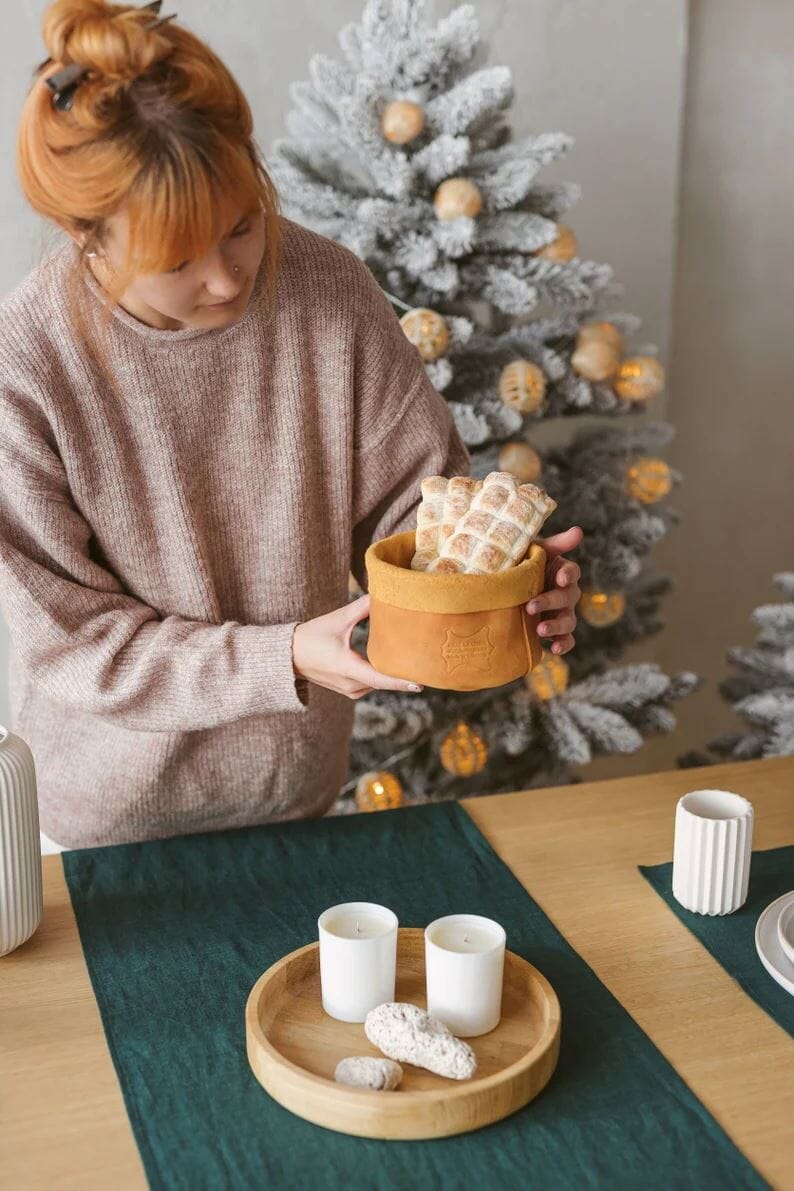 Table Runner Linen Gift Decor Old Linen Mill Moss Green 43 x 150 cm; 17" x 59.1" 